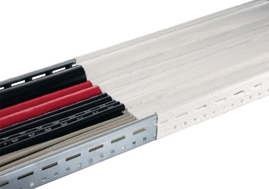 Perfil de aluminio en varios colores, utilizado para estructura o soporte.