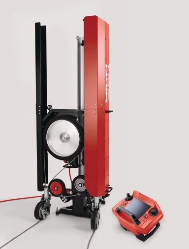 Máquina de limpieza industrial roja con control remoto y sistema de rodillos.