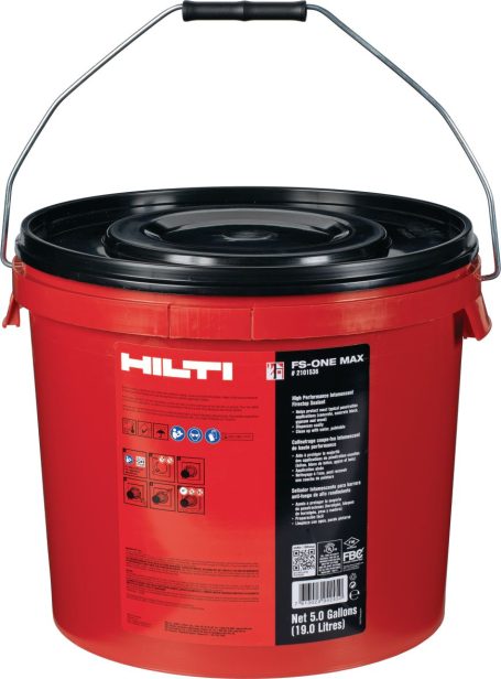 Cubeta roja de la marca Hilti con tapa negra y asa.