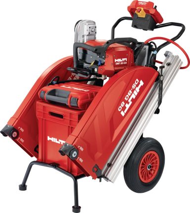 Cortadora de nivelación de tierra con motor, ruedas y compartimento de almacenamiento.