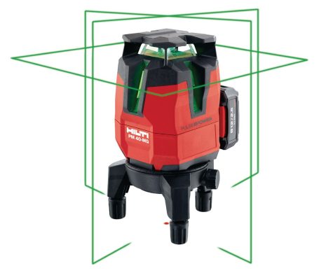 Nivel láser de construcción rojo y negro con líneas verdes en diversas direcciones.